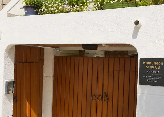 Busan, 6 People, Walking Distance To Gwangalli Beach, Parking Available, Nampo남천스테이 88 *