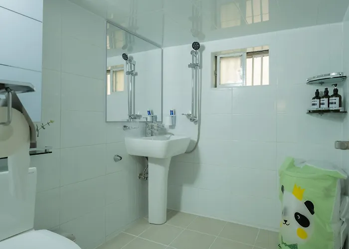 Busan, 6 People, Walking Distance To Gwangalli Beach, Parking Available, Nampo남천스테이 88 Apartament